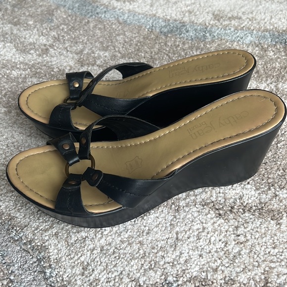 Size 8 - Picture 2 of 2